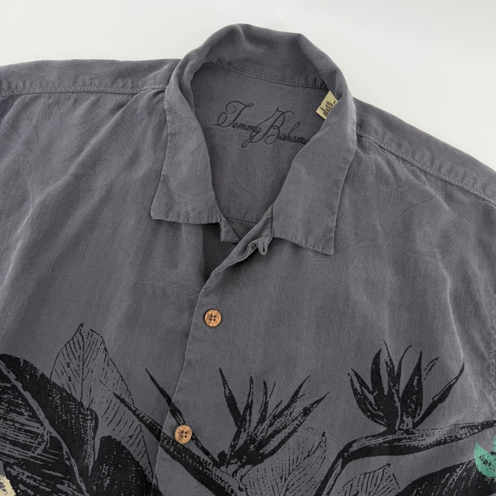 Tommy Bahama Button Down Mens L Gray Silk Bird of Paradise Floral T32371